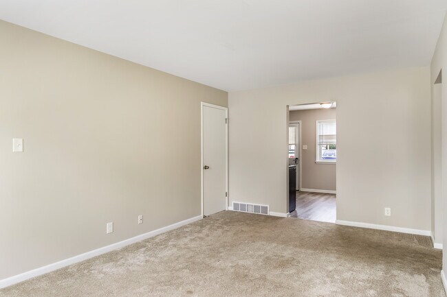 Building Photo - 147 S Grand Ave