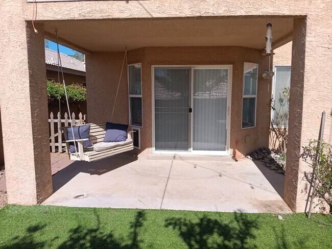 Building Photo - 3 Bedroom, 3 Bathroom Home! Schedule a Showing Today!