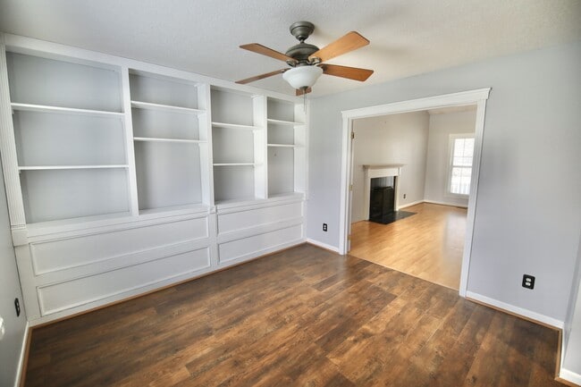 Building Photo - 4400 Greensbury Dr