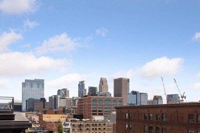 Building Photo - 700 N Washington Ave