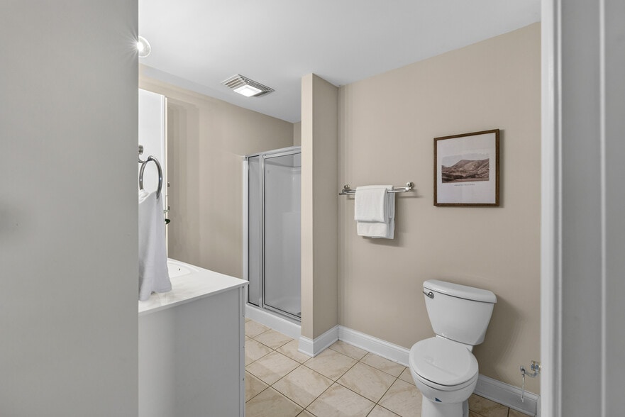 Primary Ensuite Bathroom - 1920 N Farwell Ave