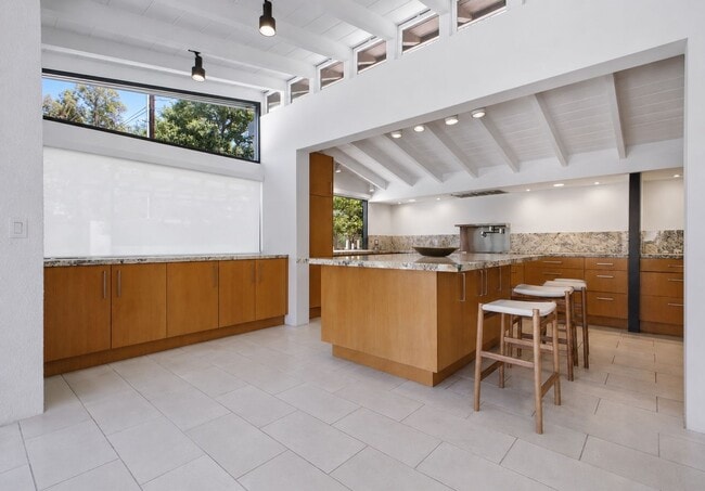 Building Photo - 1255 Rancheros Rd