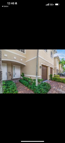 Primary Photo - 2615 SW 81st Ter