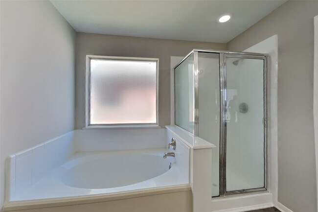 Building Photo - 20502 Upper Green St