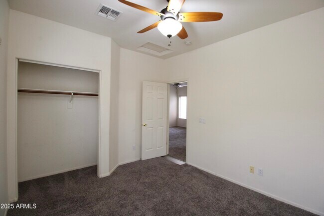 Building Photo - 2600 E Springfield Pl