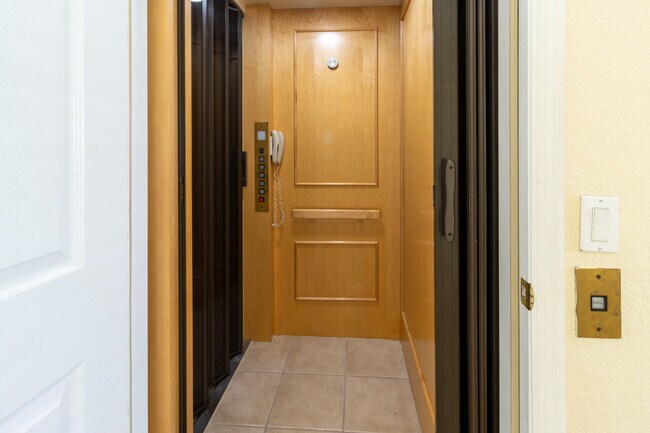 Building Photo - 3409-3410 10 Th Ln W