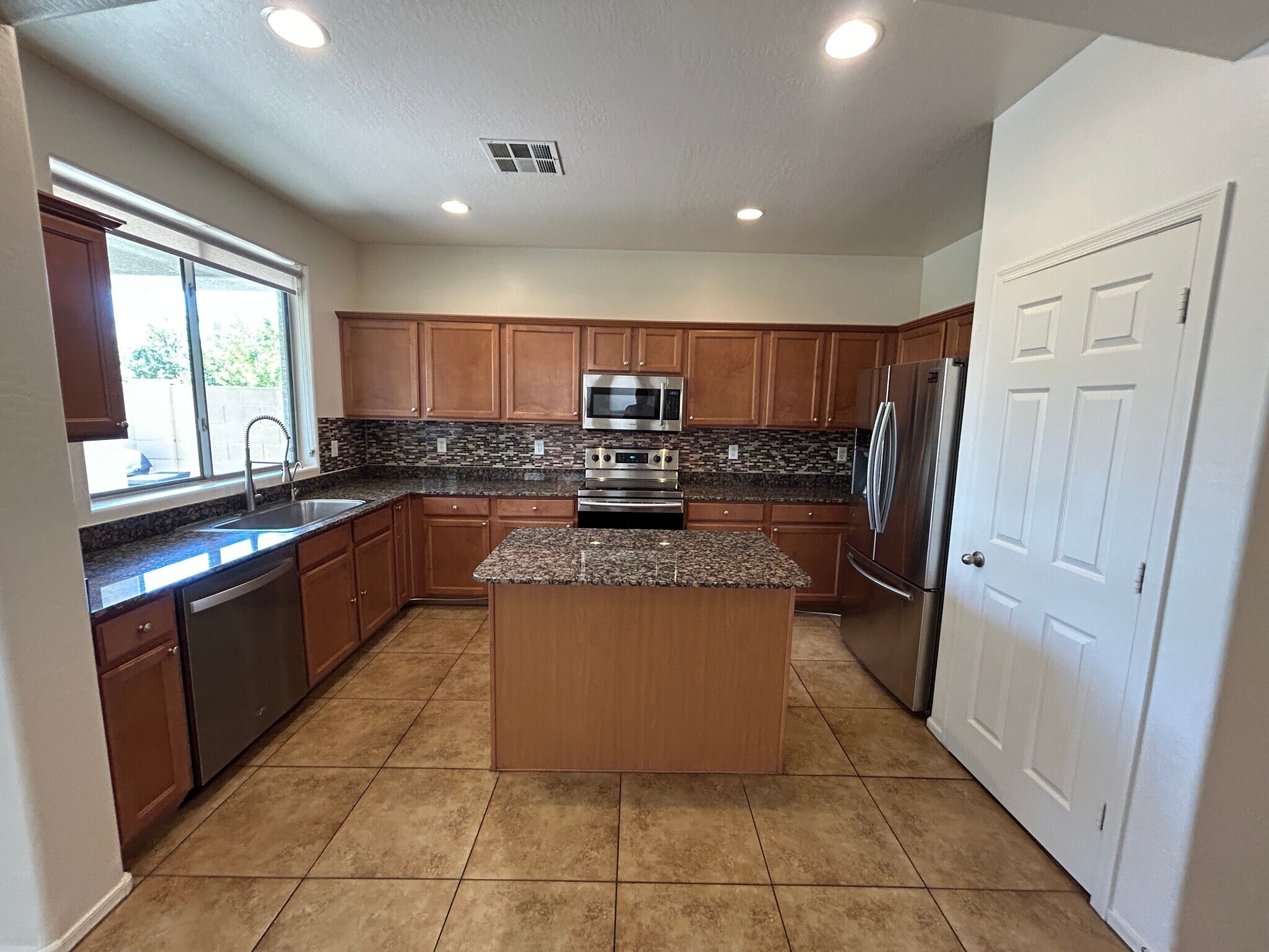 Building Photo - 3161 S Southwind Dr