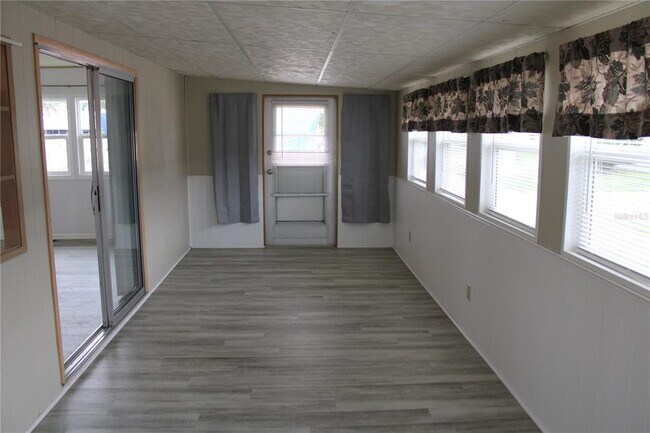 Building Photo - 204 50th Ave Dr W