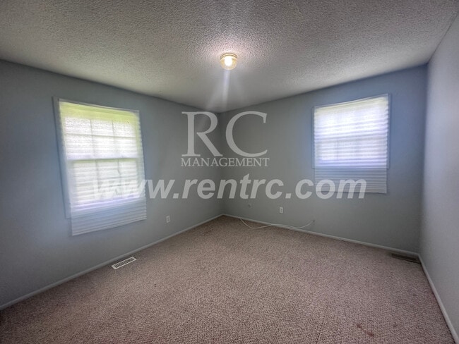 Building Photo - 917 Timberline-