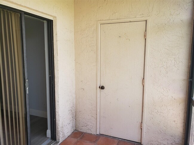 Building Photo - 12252 Royal Palm Blvd