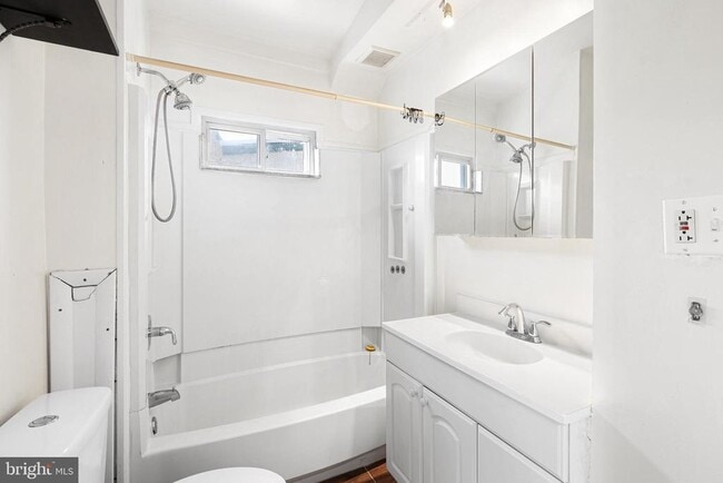 Building Photo - 4550 Silverwood St