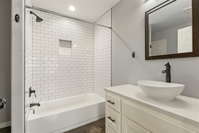 Building Photo - 933 Rice St