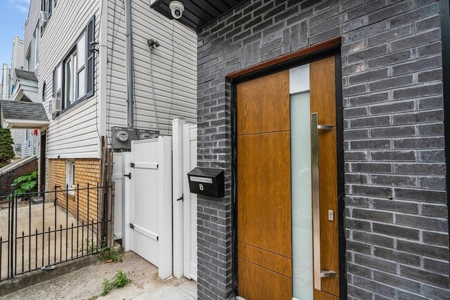 Building Photo - 125 Collard St