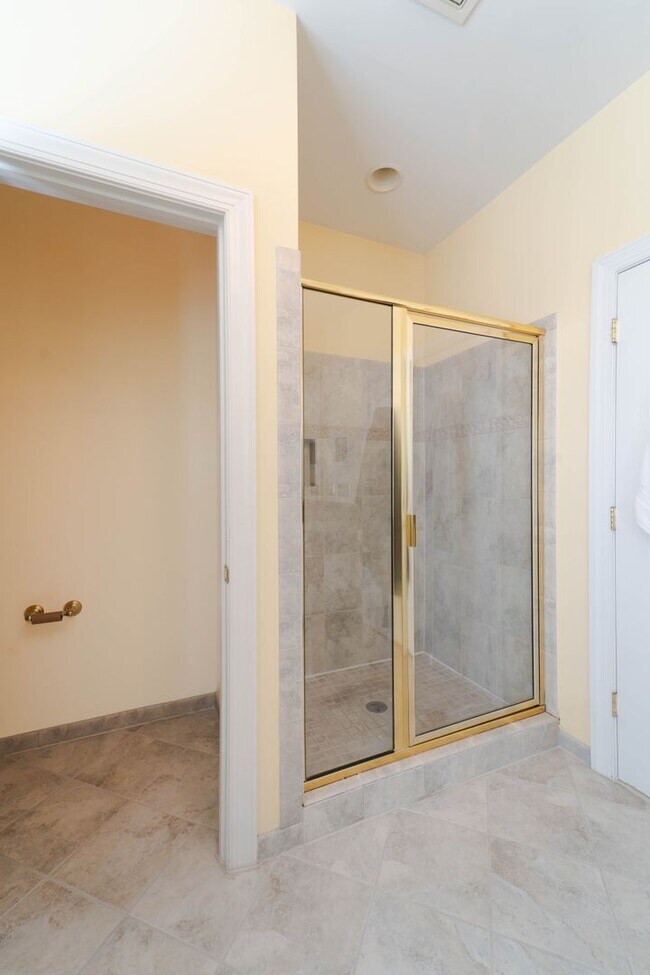 Building Photo - Well Appointed 3 Bedroom 3.5 Bath Townhome...