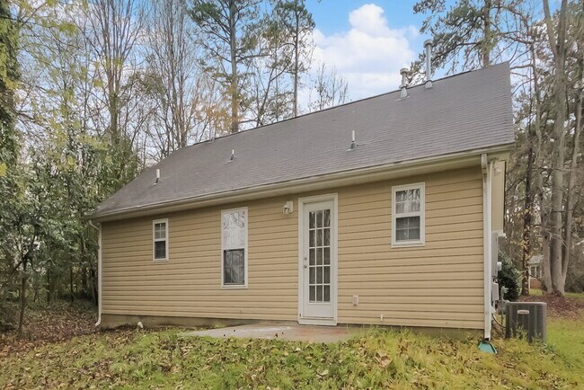 Building Photo - 1820 Charnell Ln