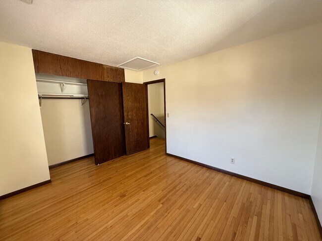 Building Photo - 2833 S 31st Ave