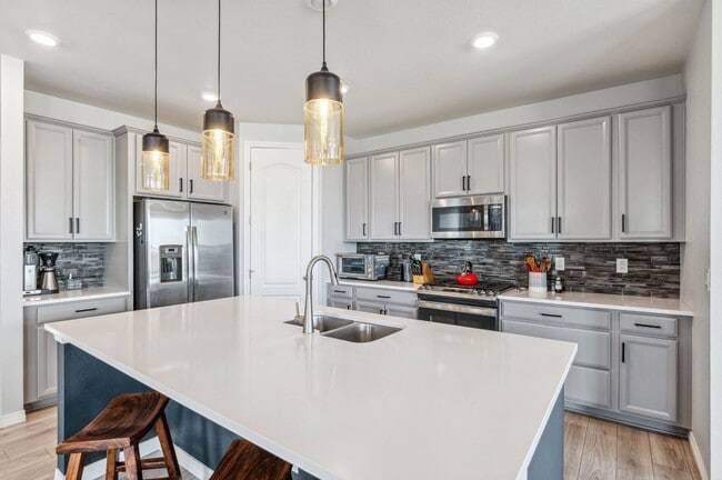 Building Photo - Stunning 4 Bedroom/ 3 Bath Home in Sterling Ranch