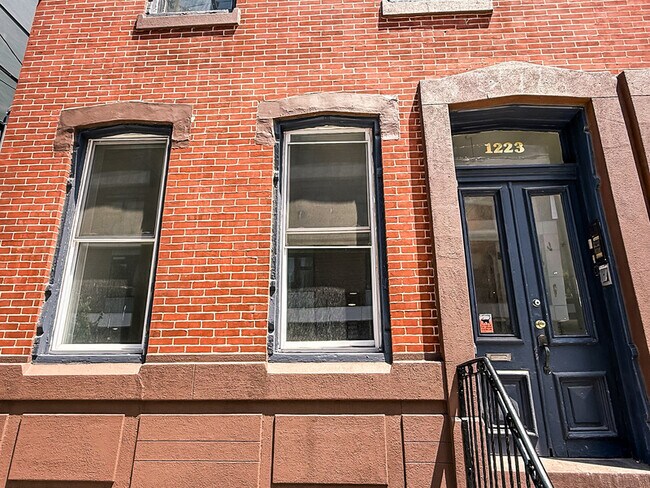 Building Photo - 1223 N Franklin St