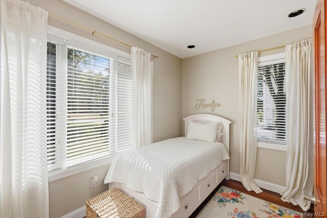 Building Photo - 45 Evergreen Ave