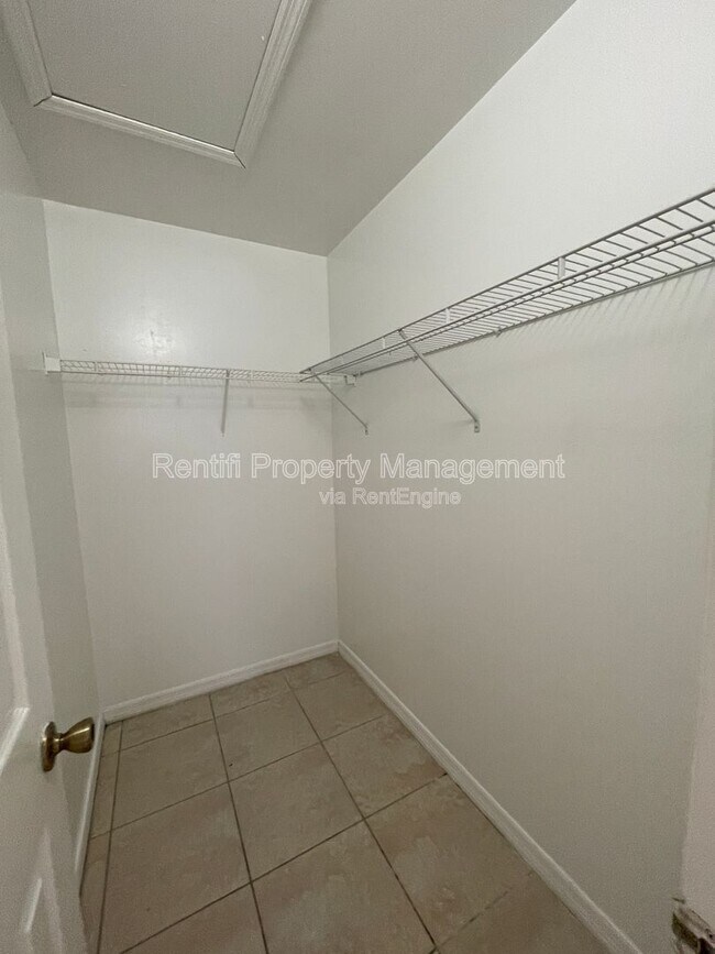 Building Photo - 1128 Homer Ave S