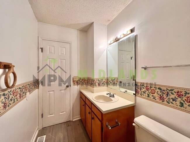 Building Photo - 1603 Westchester Dr