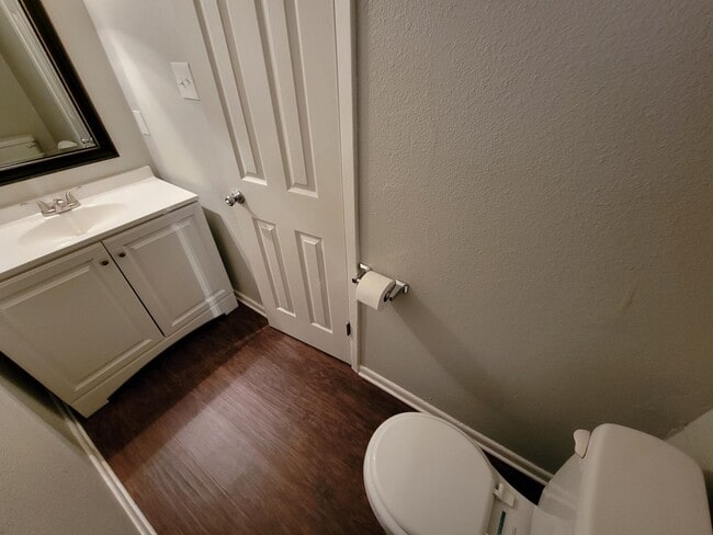 Building Photo - College Station - Cozy 2 Bedroom 1.5 Bath Condo for Lease