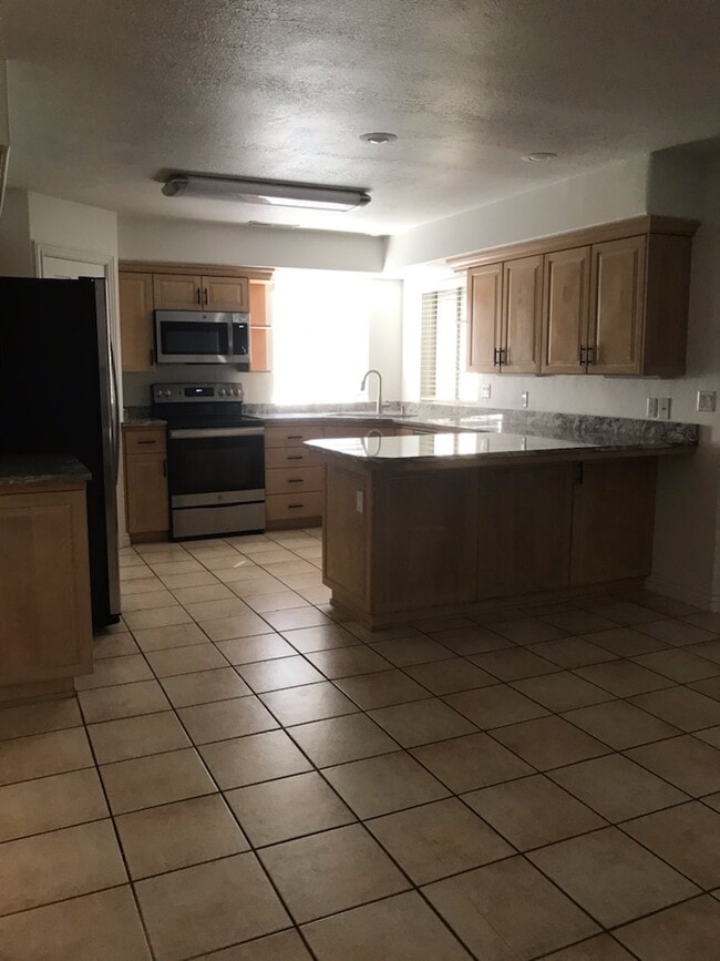 Building Photo - 876 Lizzie Ln