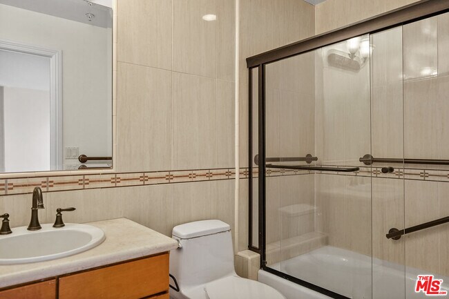 Building Photo - 1050 N Edinburgh Ave