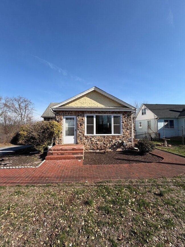 Building Photo - 35 Benjamin Franklin Hwy