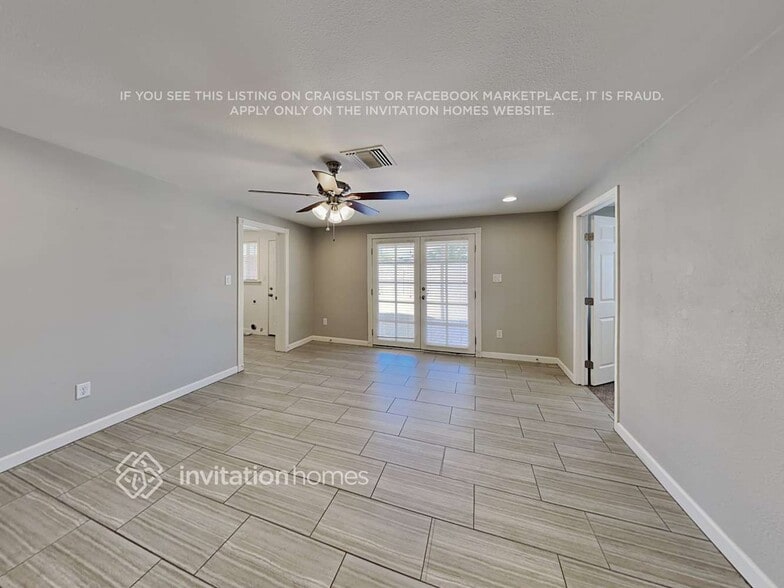 Building Photo - 422 E Papago Dr