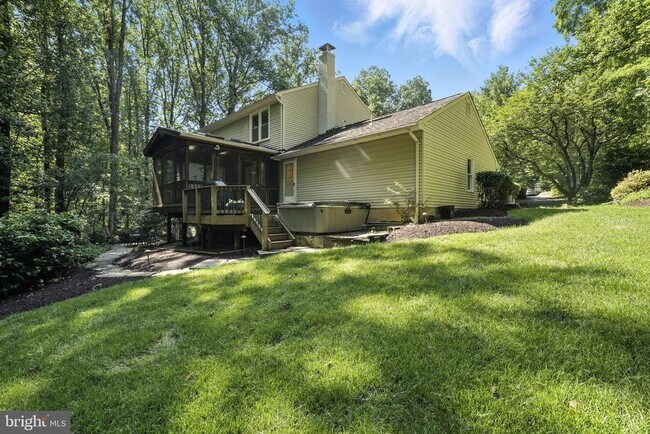 Building Photo - 10198 Cedar Pond Dr