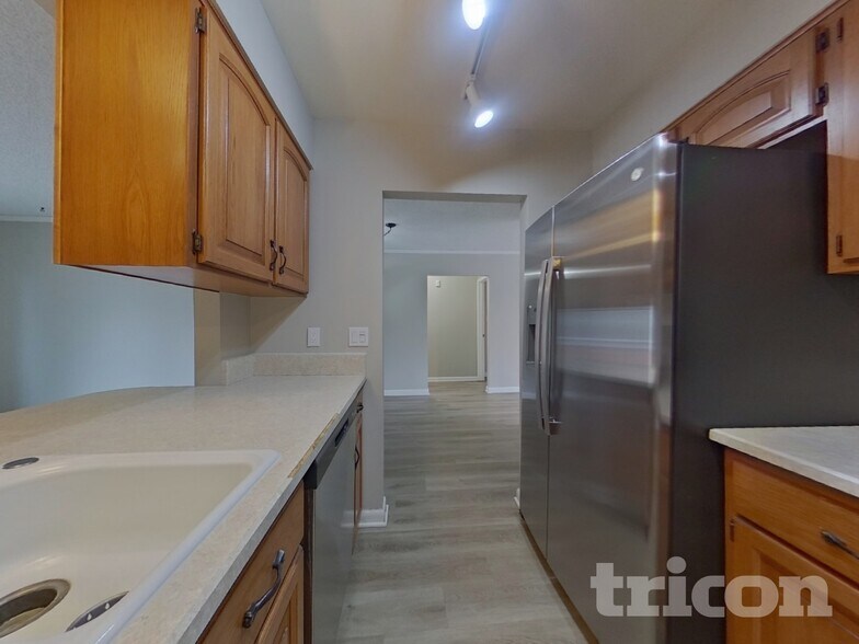 Building Photo - 7681 E Easter Pl