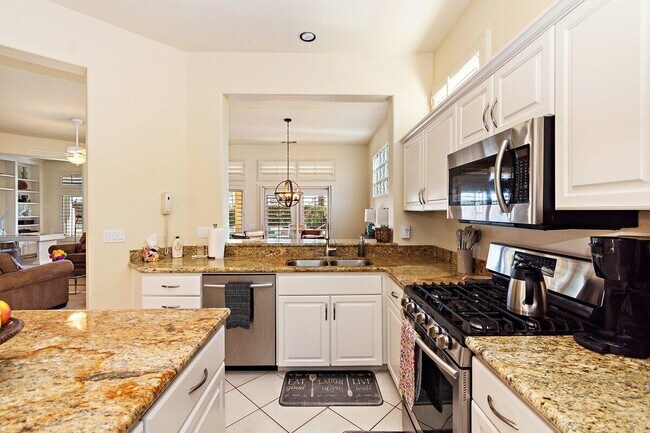Building Photo - 37948 Breeze Way