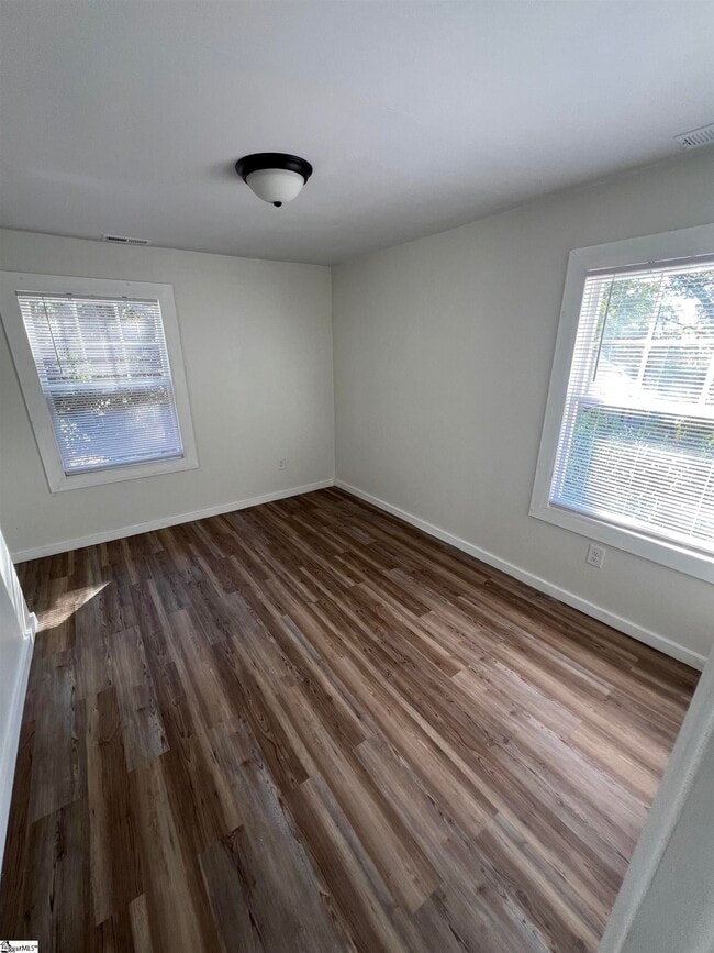 Building Photo - 530 Peronneau St