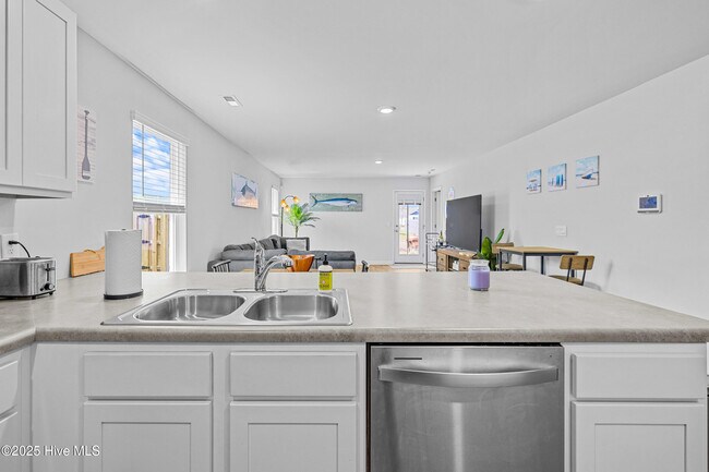 Building Photo - 214 Cleat Dr