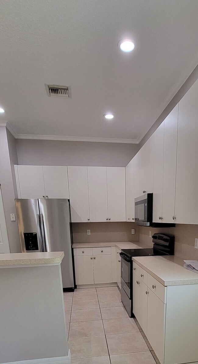 Building Photo - 8625 Plum Cay