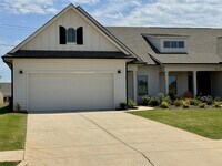 Building Photo - 134 Rugby Dr