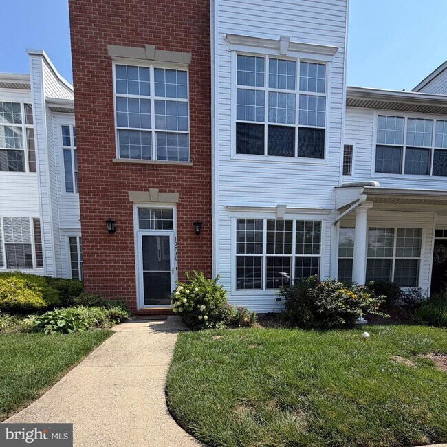 Building Photo - 10730 Symphony Way