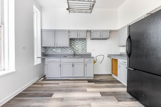 Building Photo - 901 W 19th St