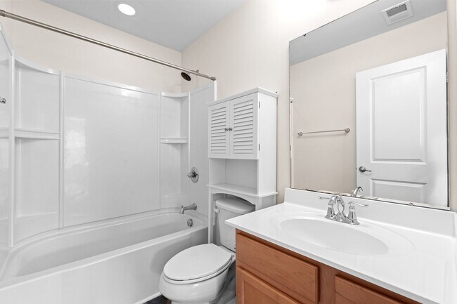 Building Photo - Beautiful 3 BR, 2.5 BA Townhome Easy Access to I-85 & I-385