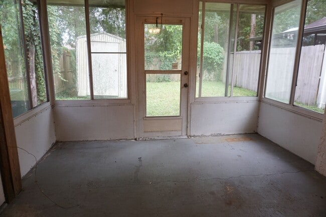 Building Photo - 2 Bed 2 Bath Townhouse