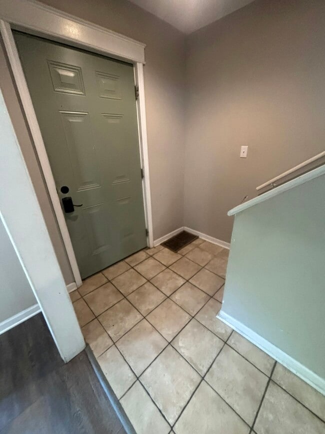 Building Photo - 165 Sharpe St