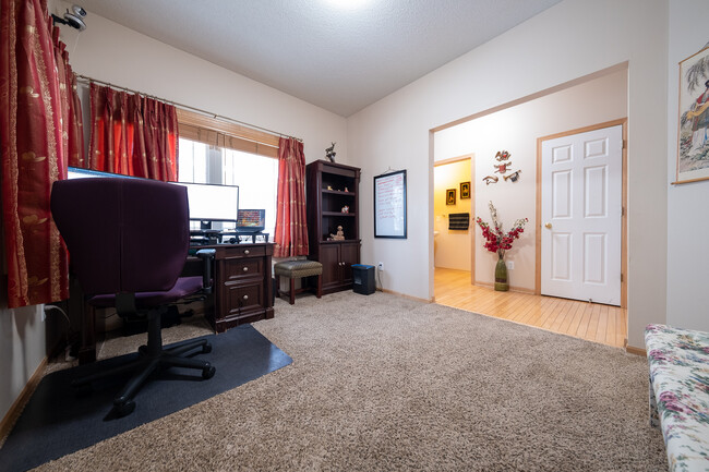 Building Photo - 5157 Yuma Ln N