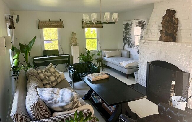 Building Photo - 5 High St Ct