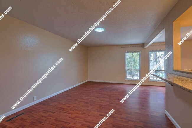 Building Photo - Updated 3 Bedroom, 2 Bathroom, 2 Car Garag...