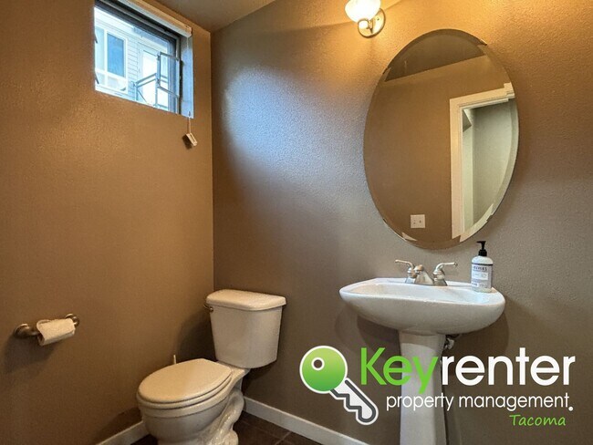 Building Photo - Dream Townhome in Tacoma, WA!