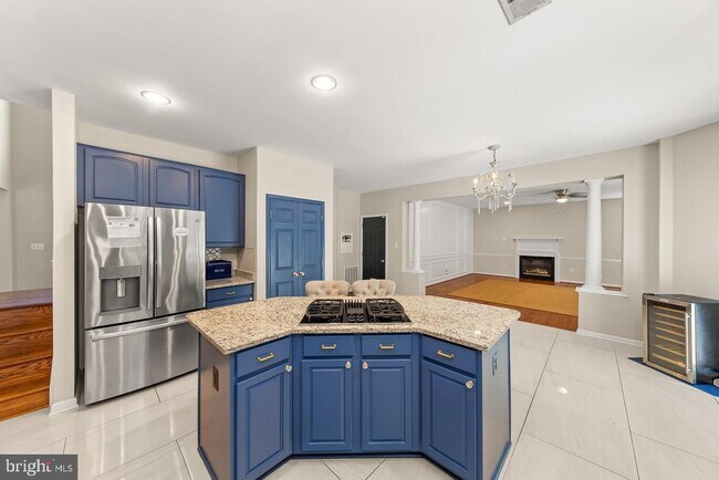 Building Photo - 9201 Golf Ct