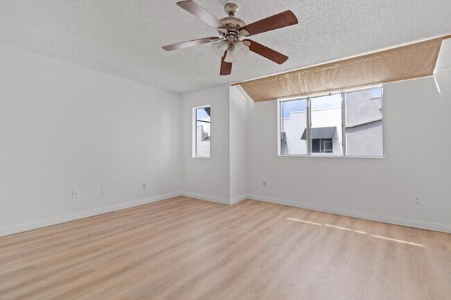 Building Photo - 501 Herondo St