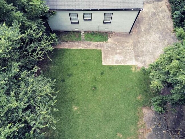 Building Photo - 2144 Delowe Dr