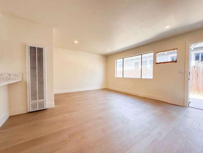 Building Photo - Residential Apartment near Downtown Fullerton